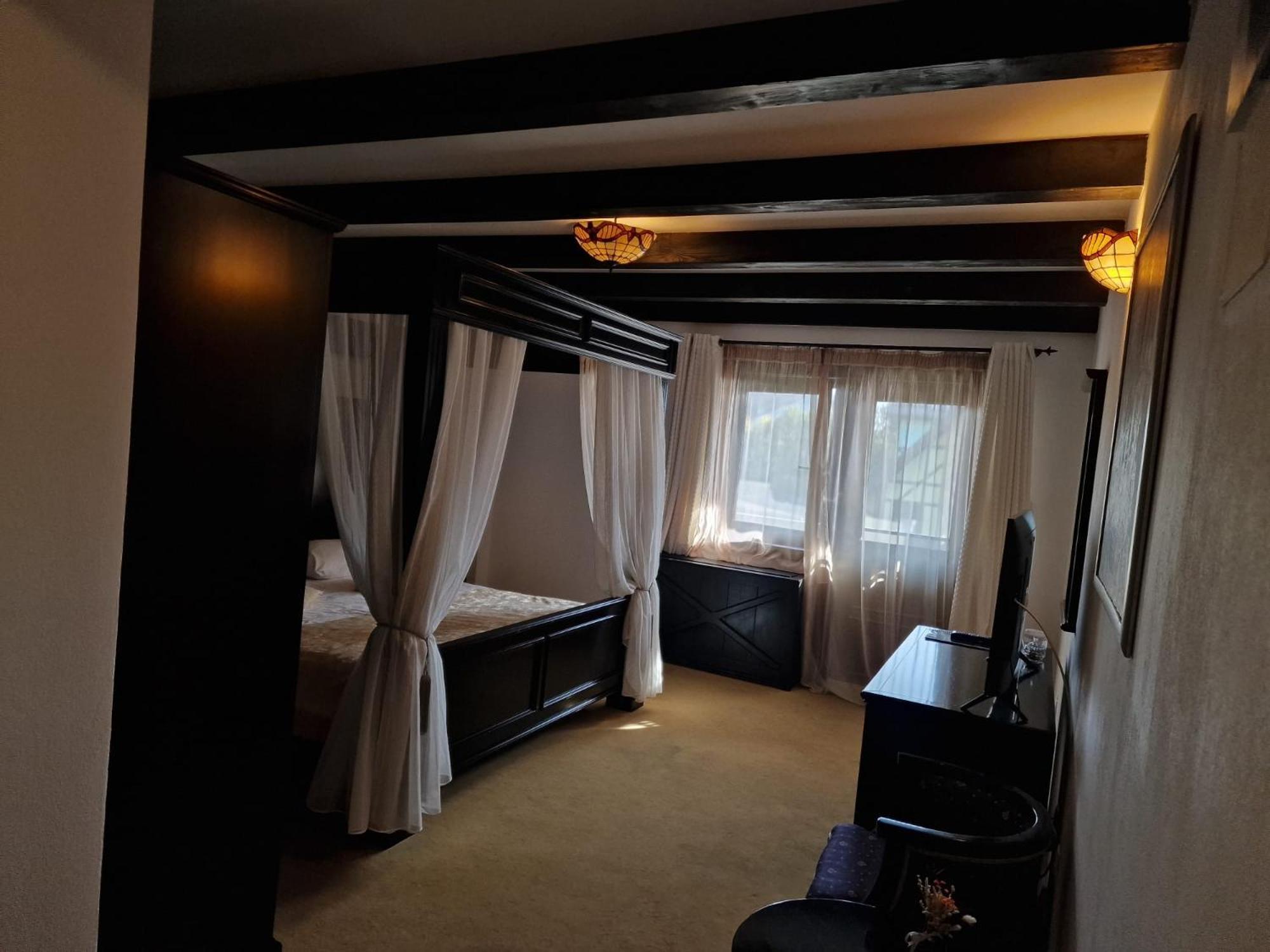 Hotel Podu' Cu Lanturi Bacău Zewnętrze zdjęcie
